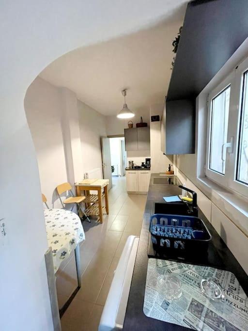 Apartamento 20' From The Airport,20' From The Center Of Atenas Exterior foto