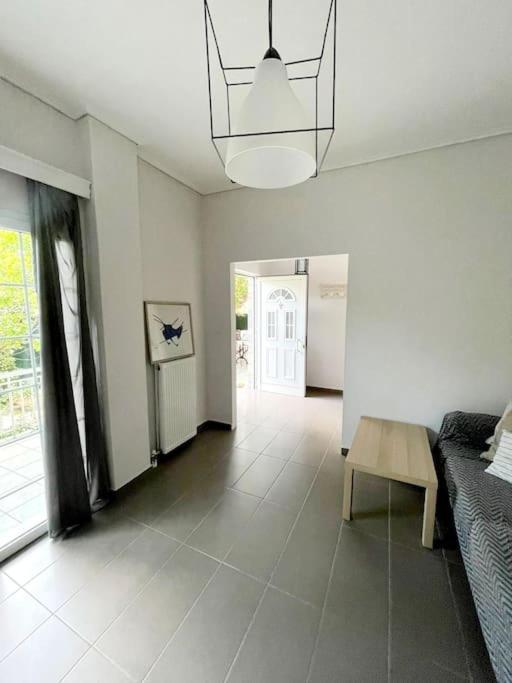 Apartamento 20' From The Airport,20' From The Center Of Atenas Exterior foto